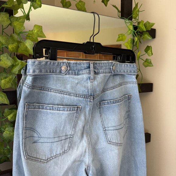 American Eagle Medium Wash Adjustable Waist Wide Leg Jeans // Size 6 - Picture 3 of 4
